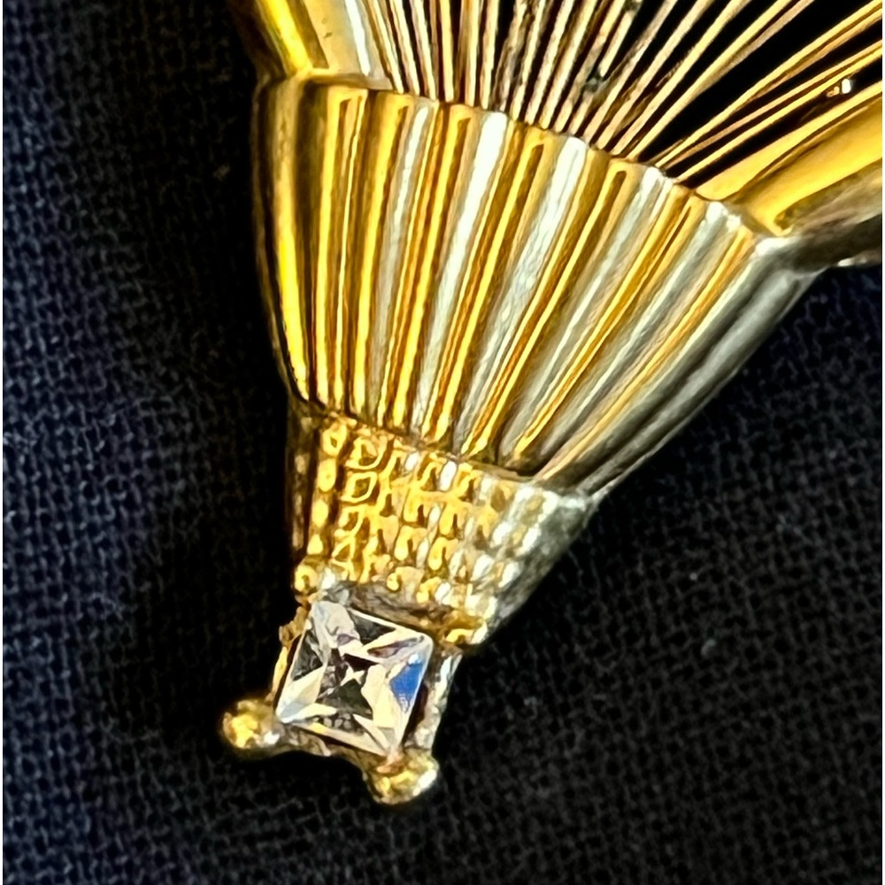 Vintage Monet Brooch - Picture 2 of 8